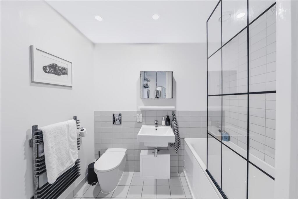 Apartment in London - View 5