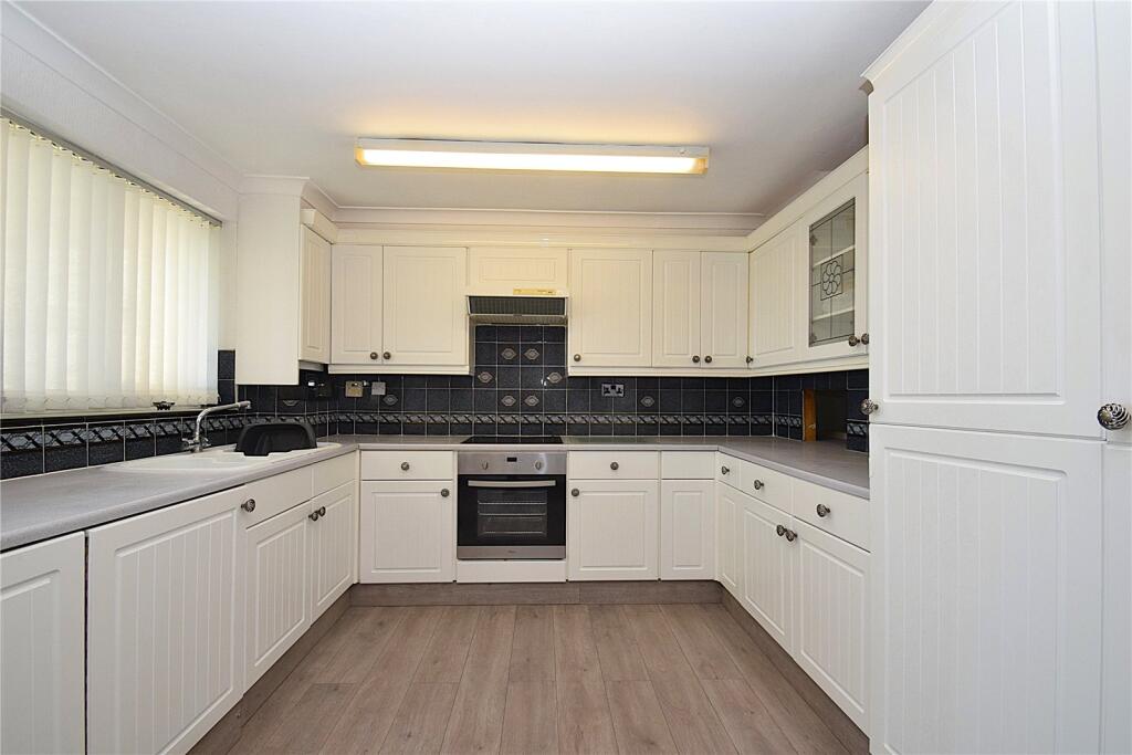 Eastway, Eastfield, Scarborough, North Yorkshire, YO11 photo 4