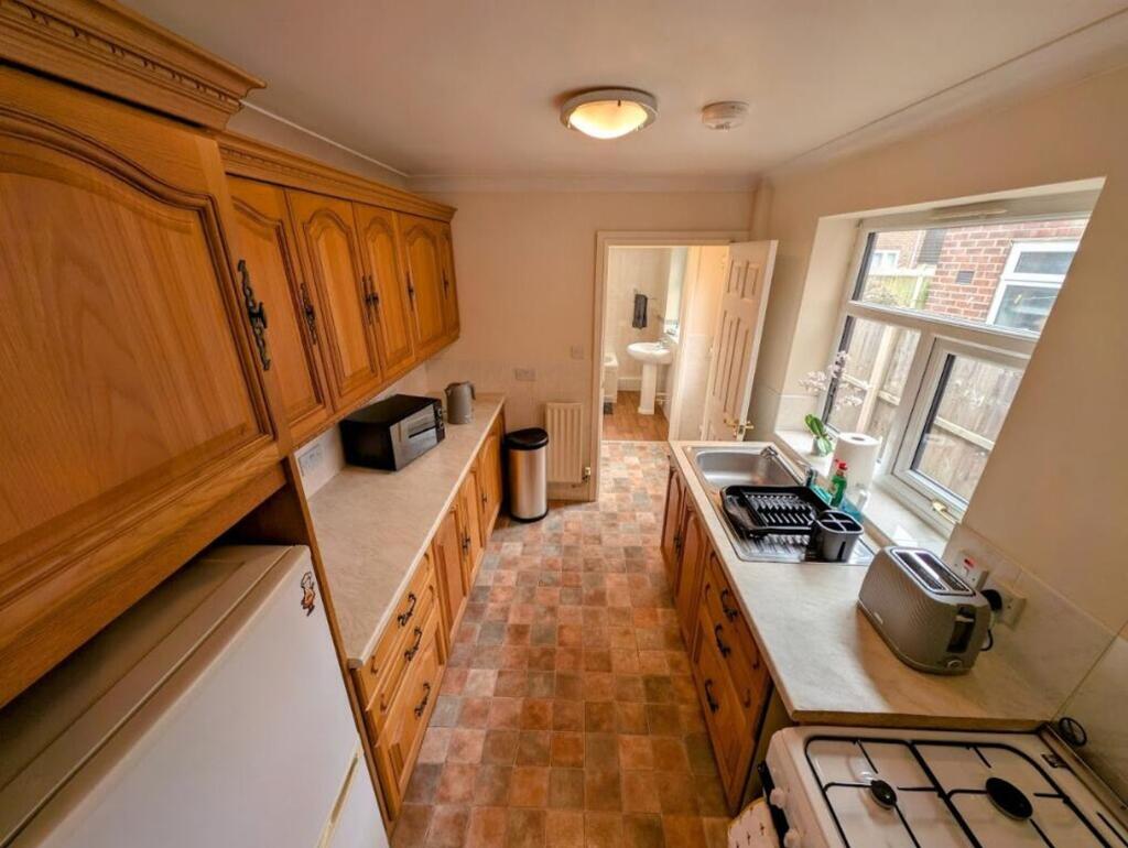 House in Newcastle-under-Lyme, Poolfields - More