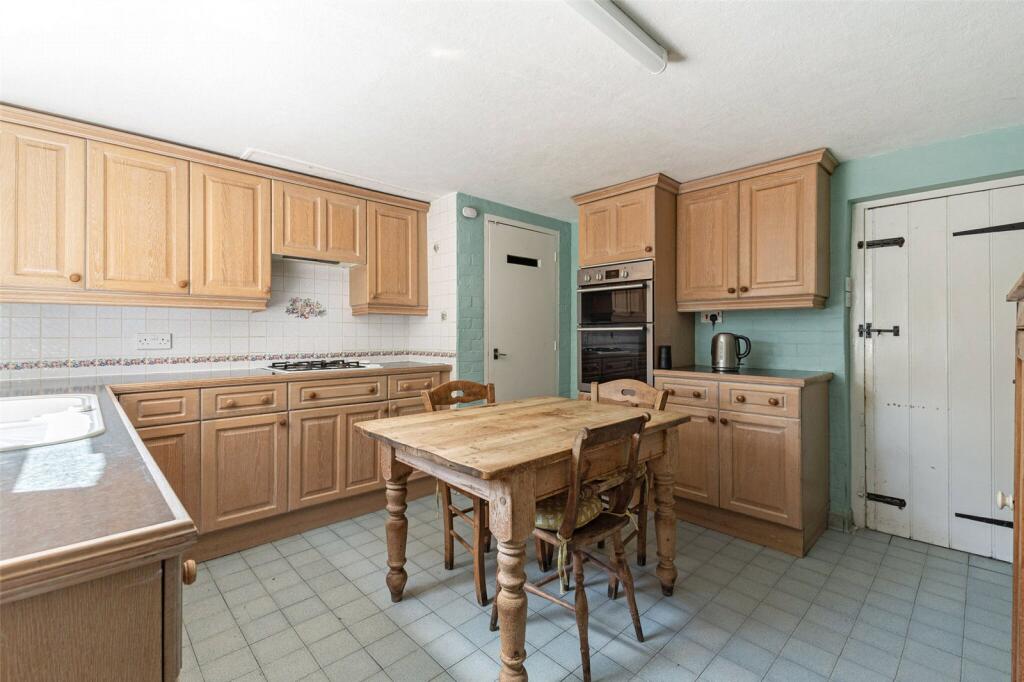 House in Basingstoke and Deane, Baughurst - More