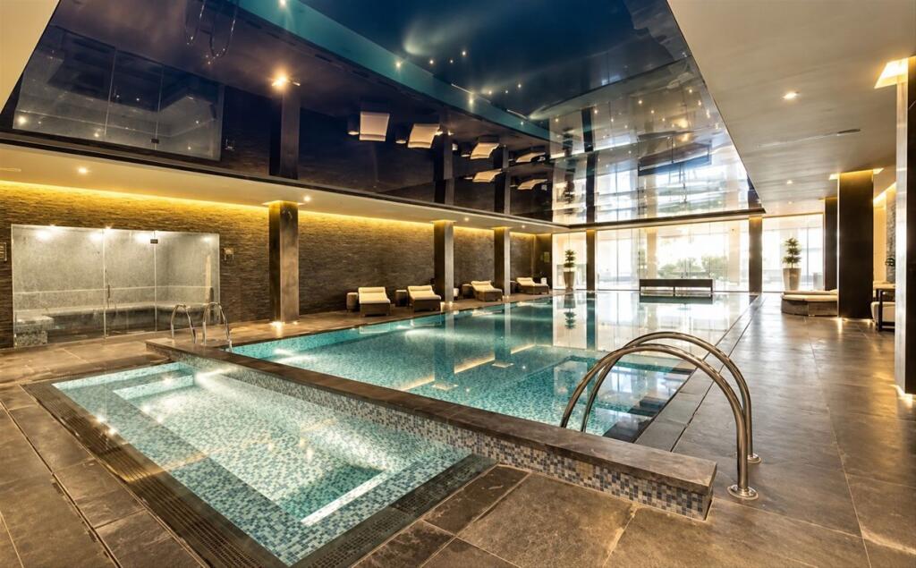 Apartment in London, Hammersmith - More