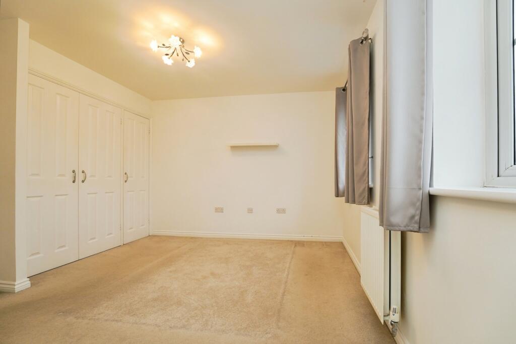 House in Gloucester - View 4