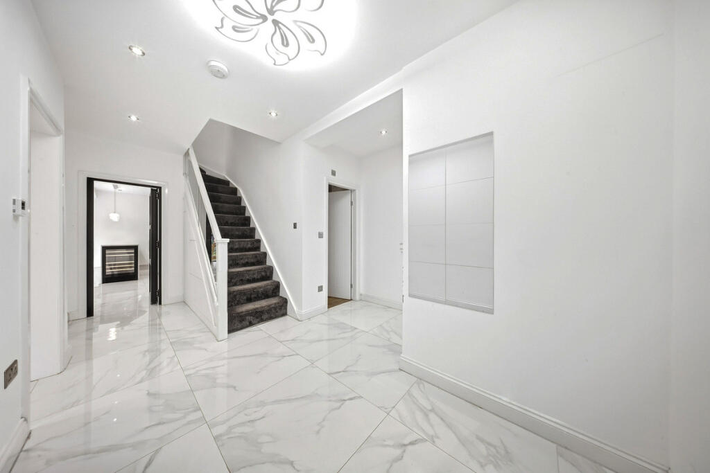 House in Leigh, Bedford - View 2