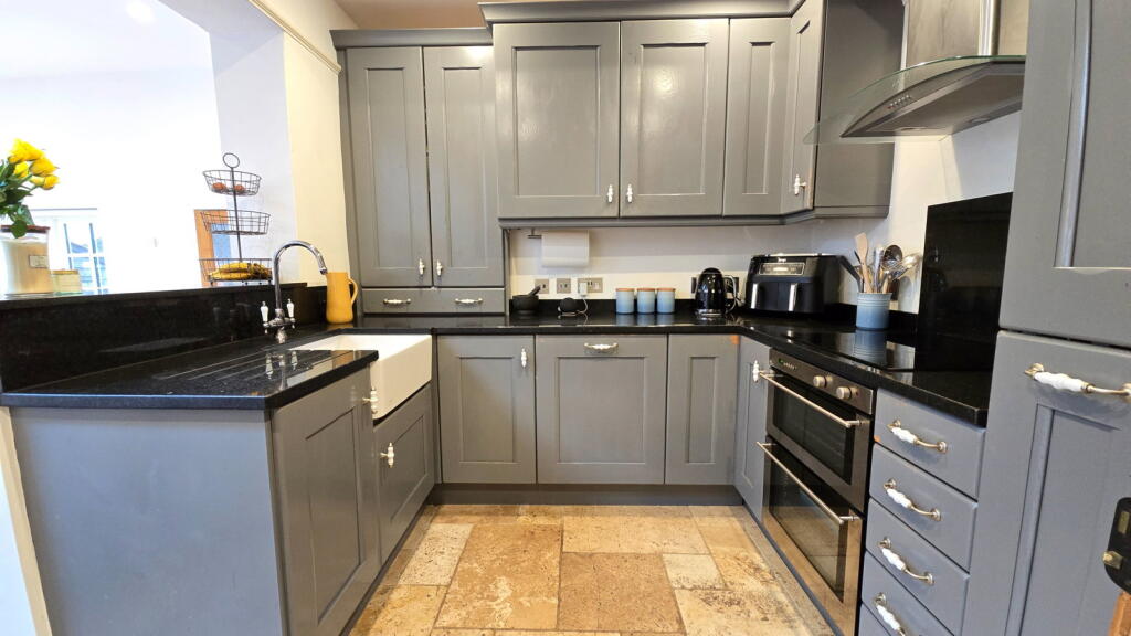 House in Basingstoke and Deane, East Woodhay - More