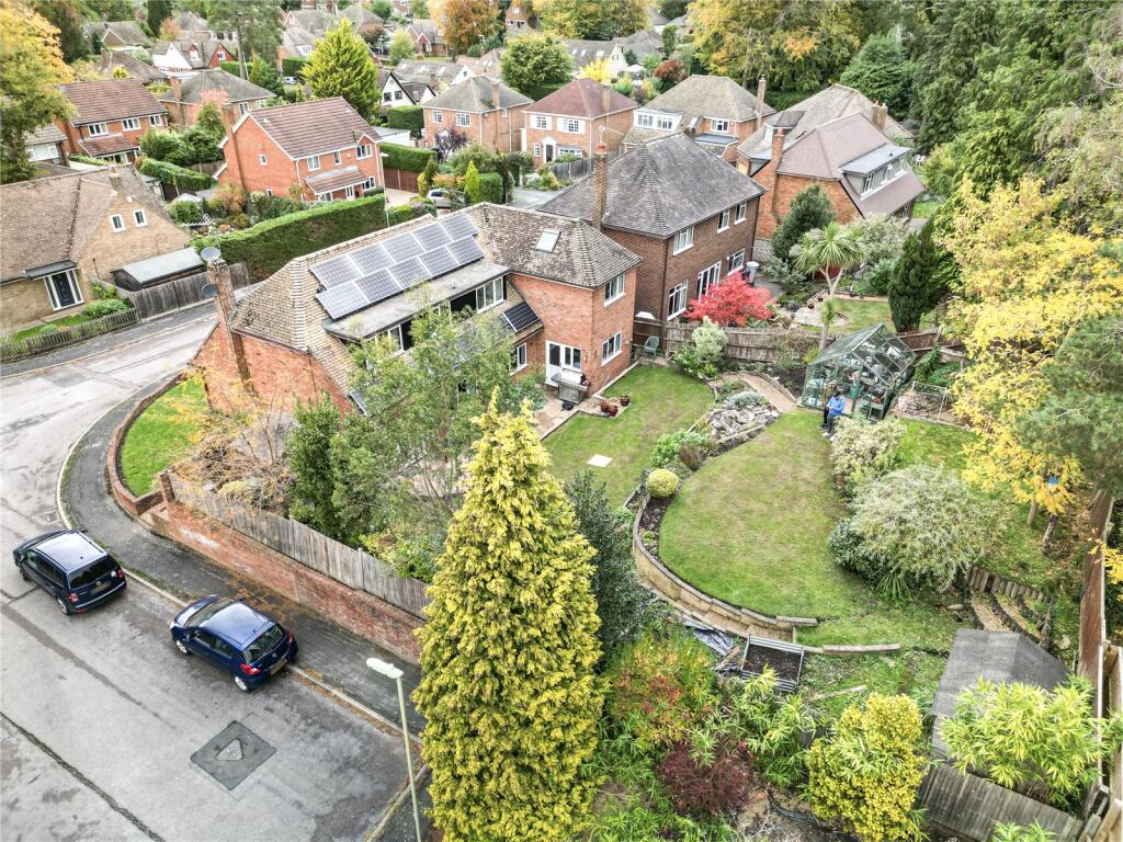 Basingbourne Close, Fleet, Hampshire photo 2