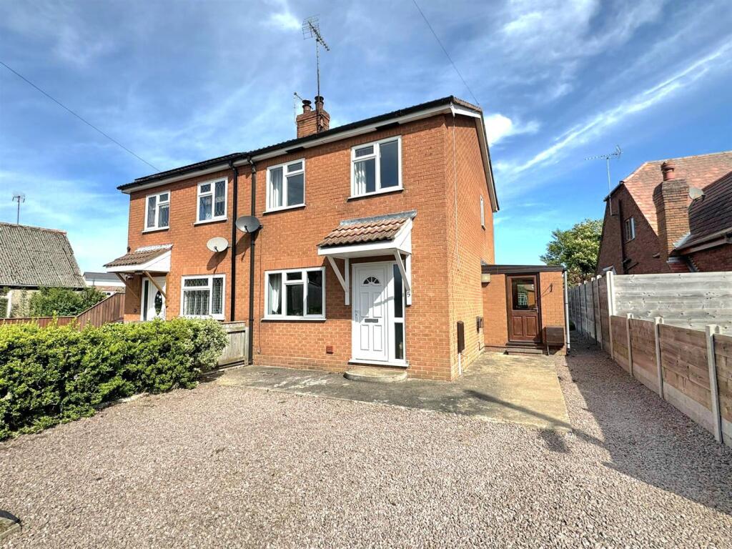 2-bed semi-detached on Middle Road, Whaplode, £170,000