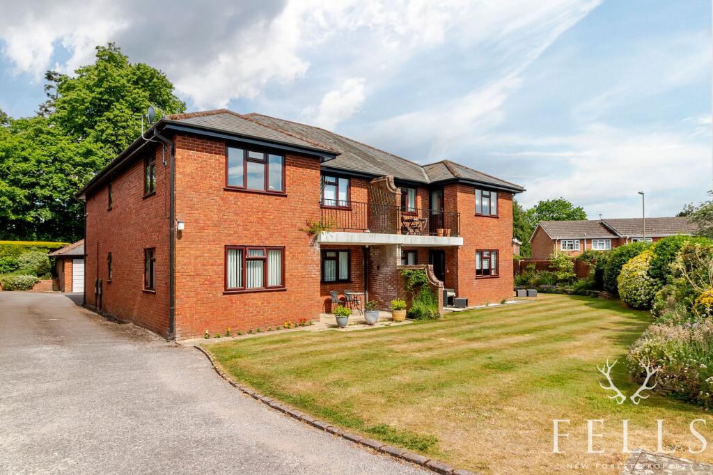 3-bed flat on Station Road, Ferndown Court Station Road, SP6, £295,000