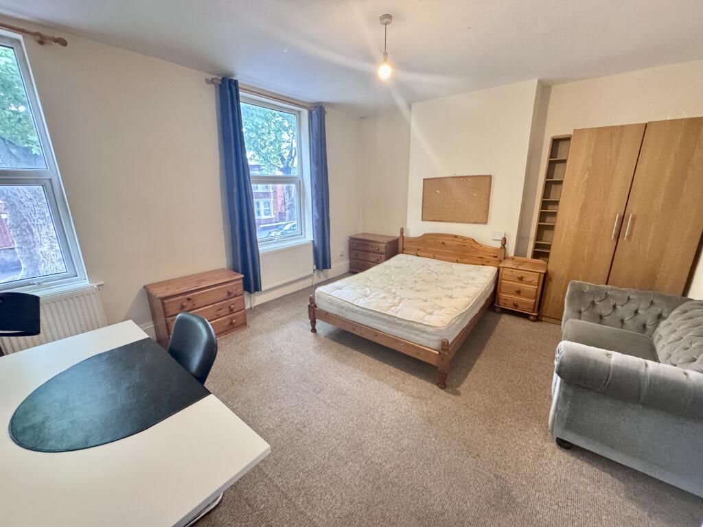 House in Nottingham - View 5