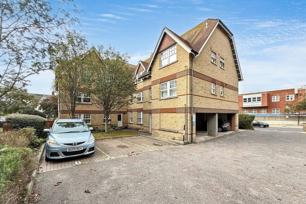Flat 3 Melcombe Court, Melcombe Avenue, Weymouth, Dorset, DT4 7TH photo 2