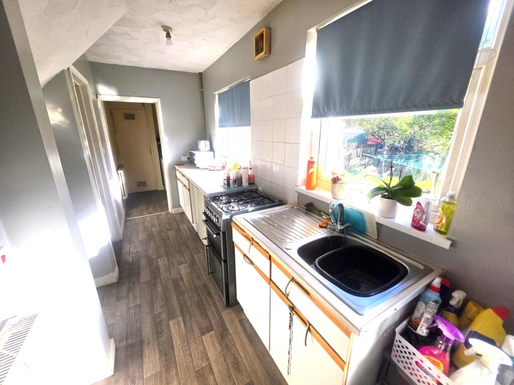House in Crumlin, Croespen-maen - View 5