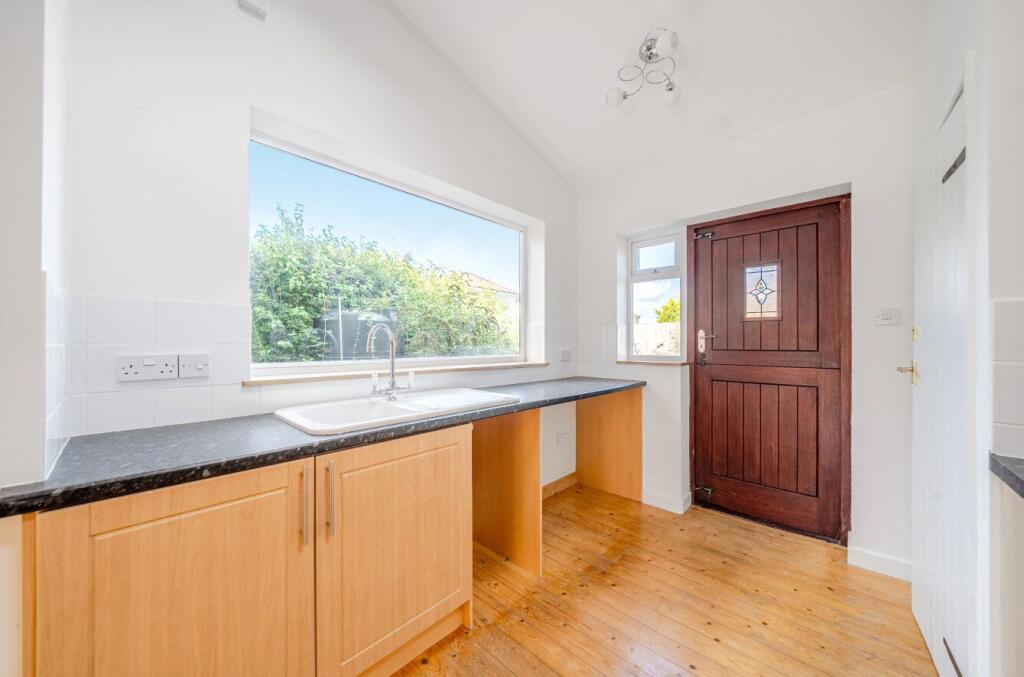 Bowden Road, Templecombe, Somerset, BA8 photo 4