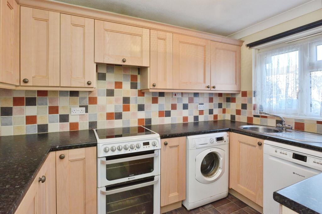 Bryony Place, Conniburrow, Milton Keynes photo 3