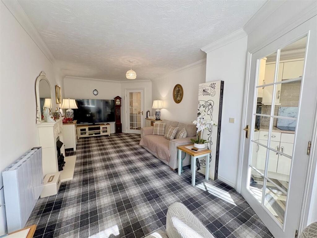 Apartment in Sutton, Carshalton Beeches - View 4