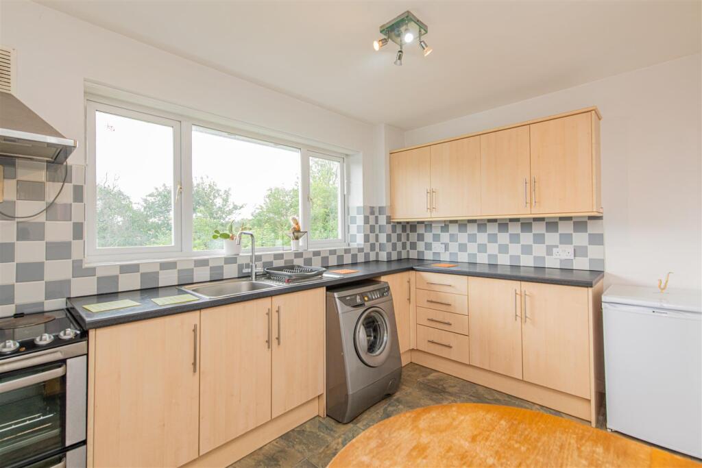 Apartment in Kettering, Leisure Village - View 4