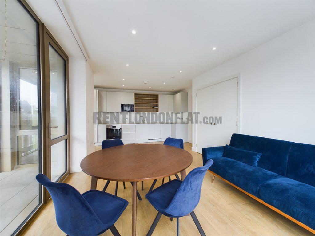 Main image of property: Poplar – 2 Bedrooms Flat