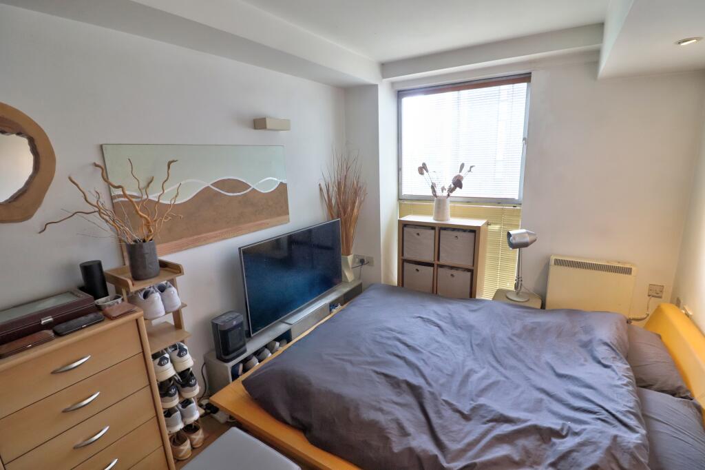 Apartment in Salford, Greater Manchester - View 3