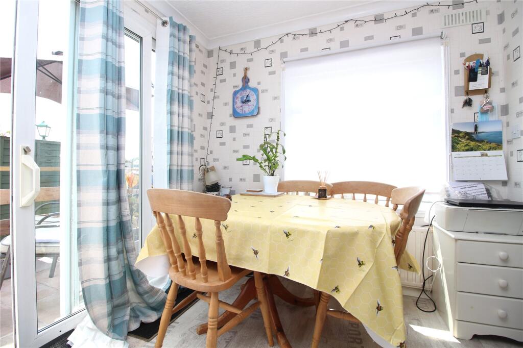 Bashley Cross Road, New Milton, Hampshire, BH25 photo 4