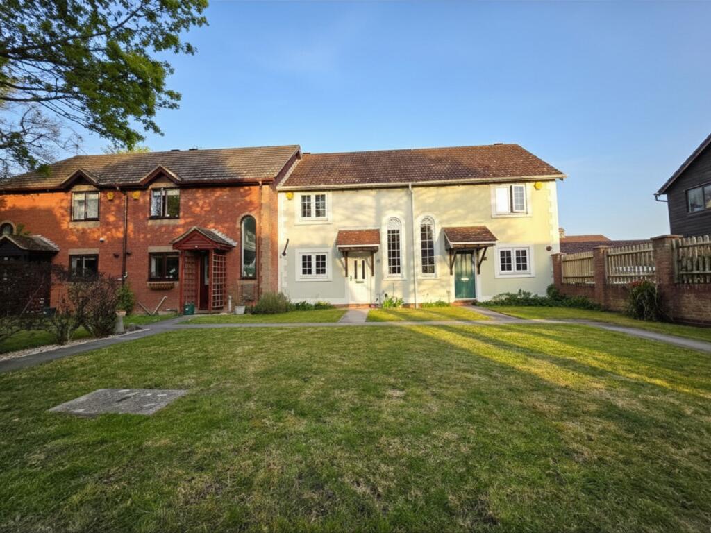 Pond Road, Bramley, RG26 photo 3