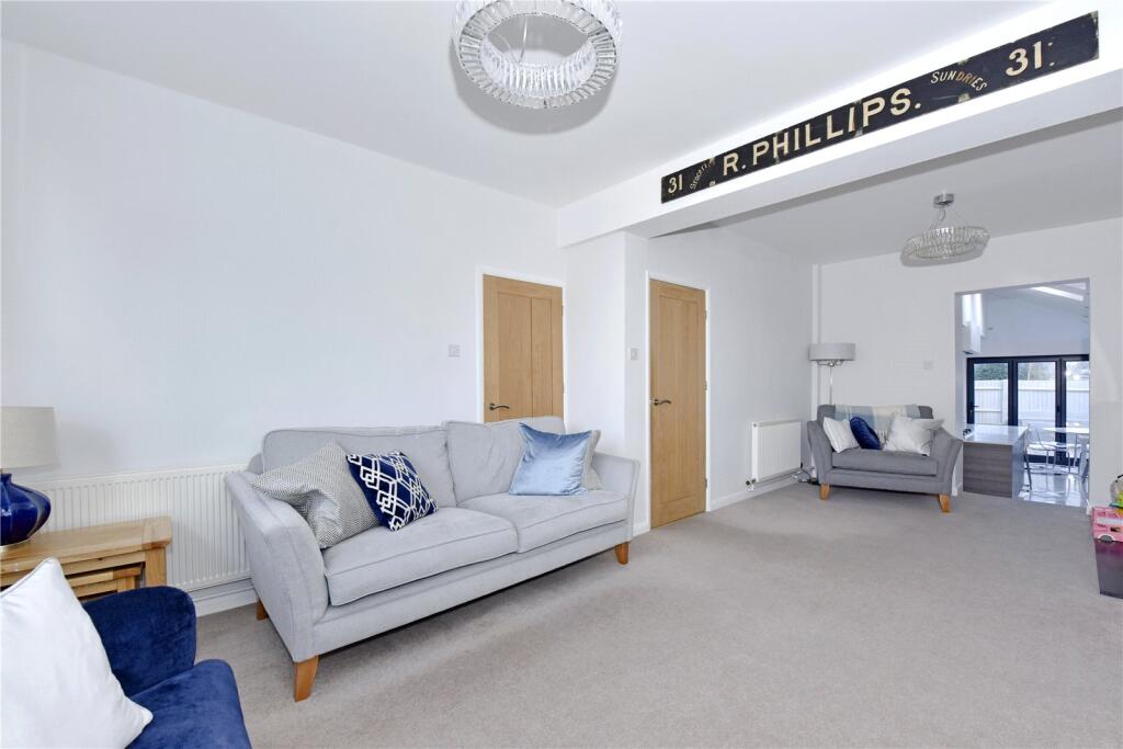 House in Windsor - View 5