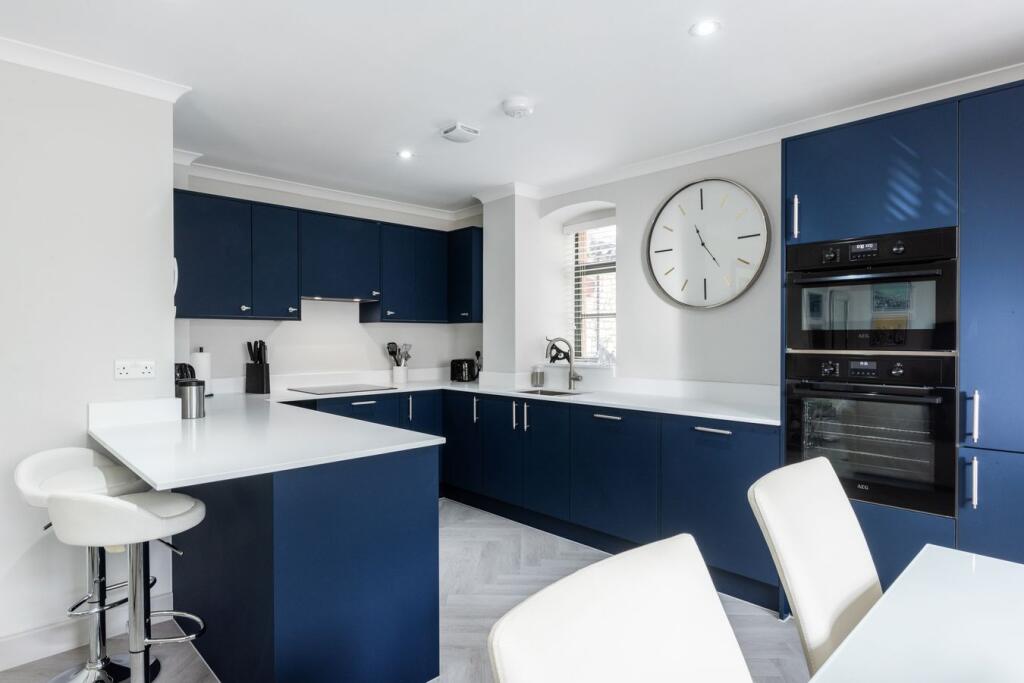 Apartment in Bath, Walcot - View 3