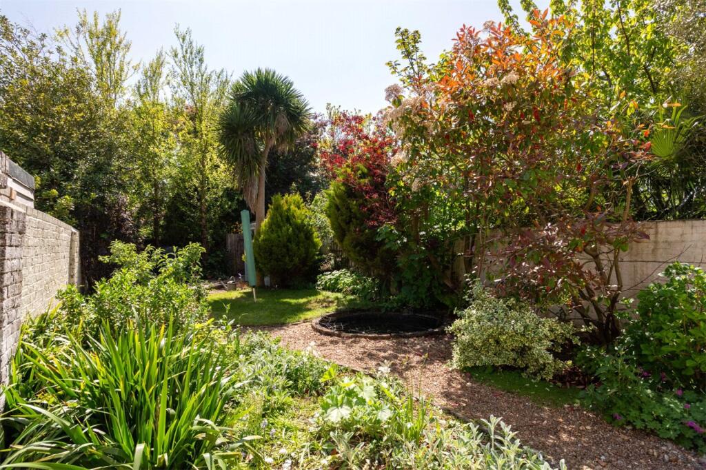 Wilbury Crescent, Hove, BN3 photo 2