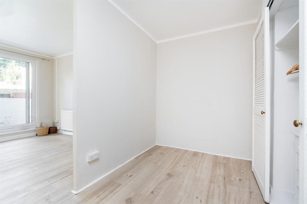 Apartment in London - More