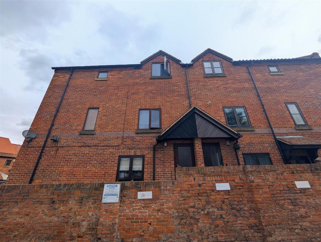 Main image of property: Huddlestones Wharf, Newark