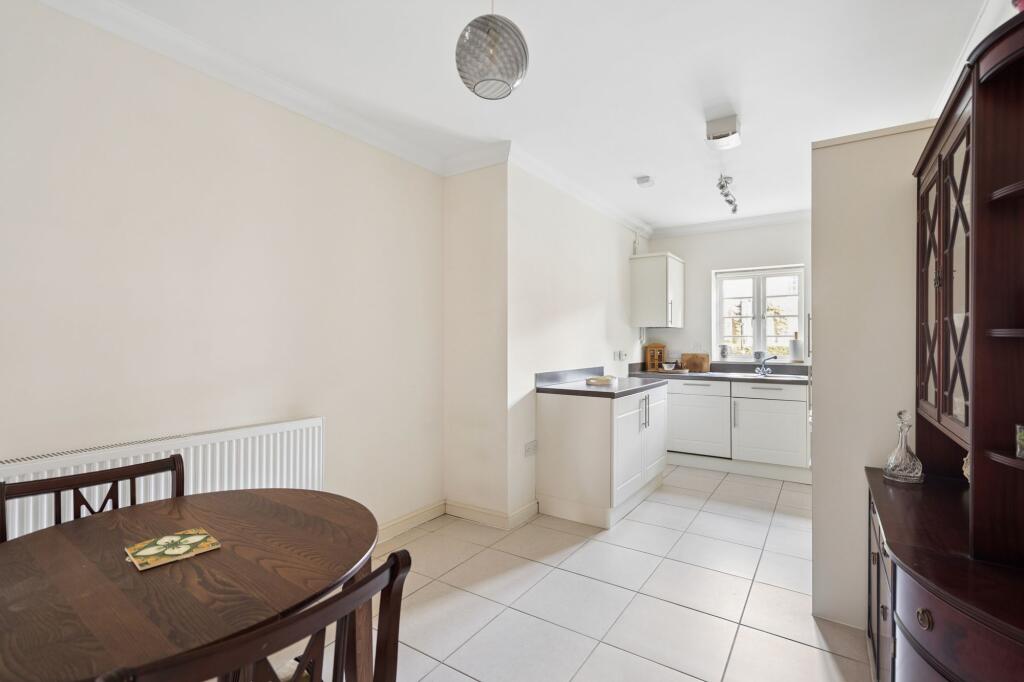 Apartment in Three Rivers, The Cedars Estate, Batchworth - View 4
