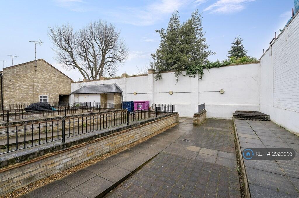 4 bedroom terraced house for rent