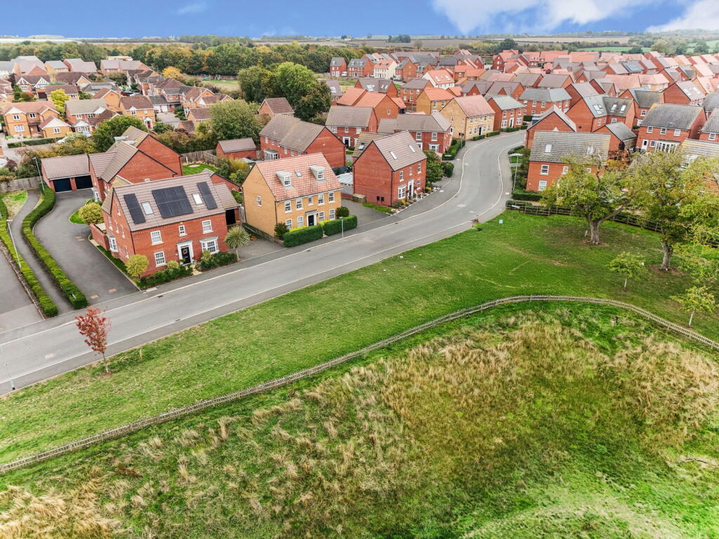 Kingfisher Road, Thrapston photo 2