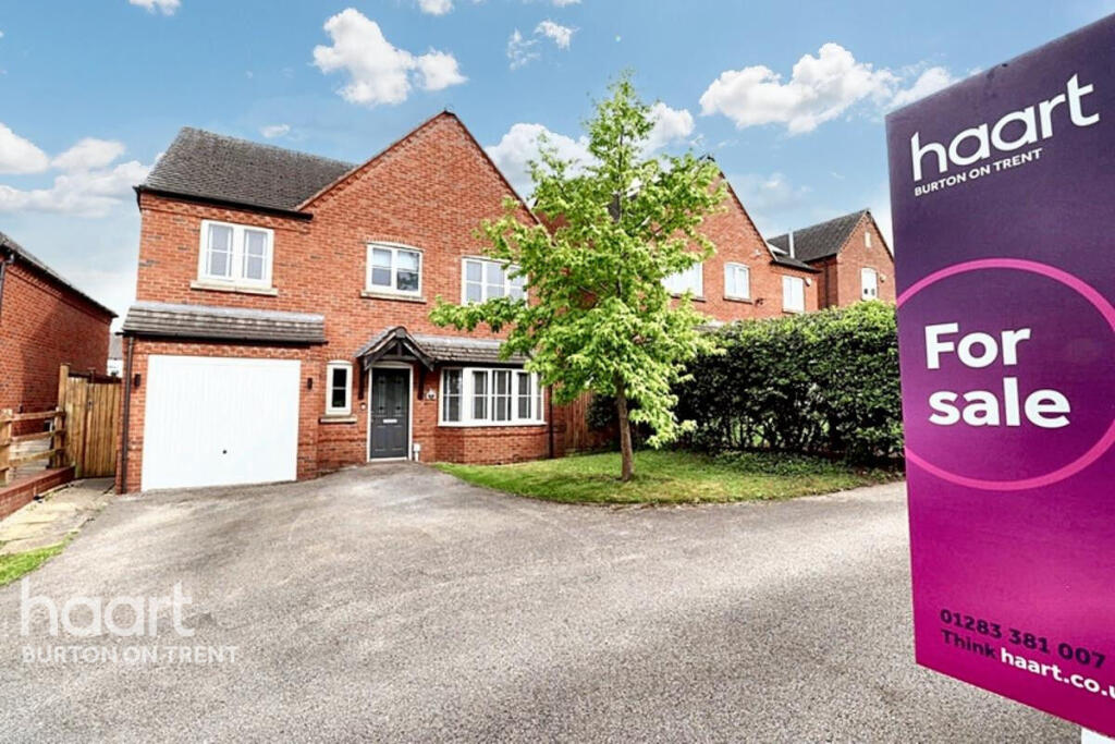 5-bed detached on Brunt Lane, Swadlincote, £325,000