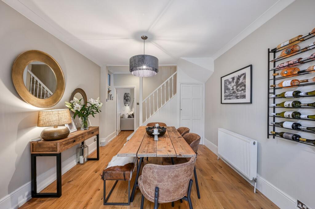 House in Kingston upon Thames - More