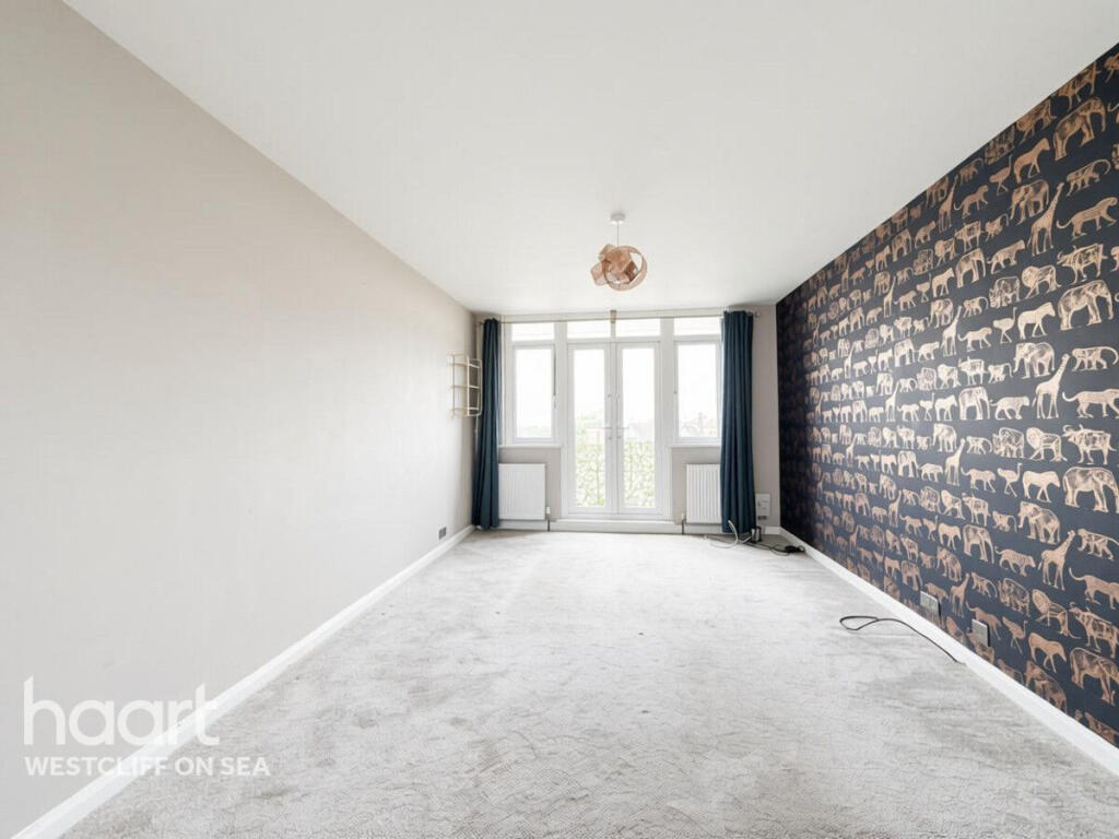 Apartment in Southend-on-Sea, Essex - View 4