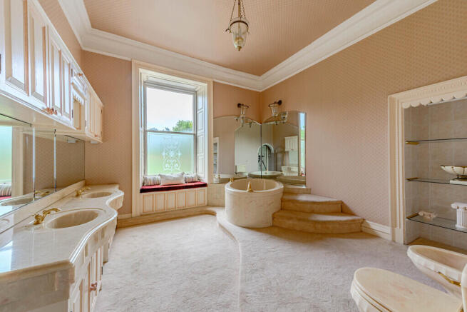Master Bedroom En...