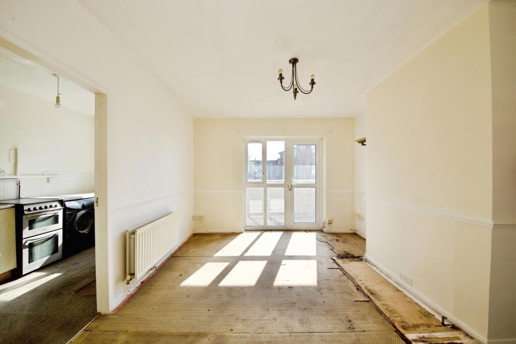 Apartment in Romford - View 4