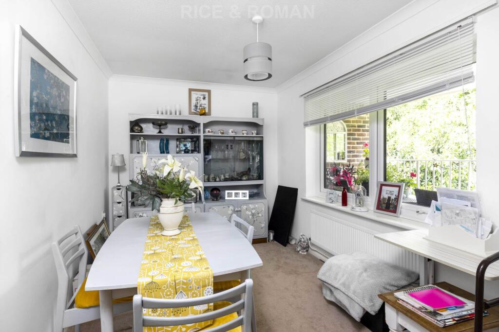 Clarefield Court, Sunningdale photo 3