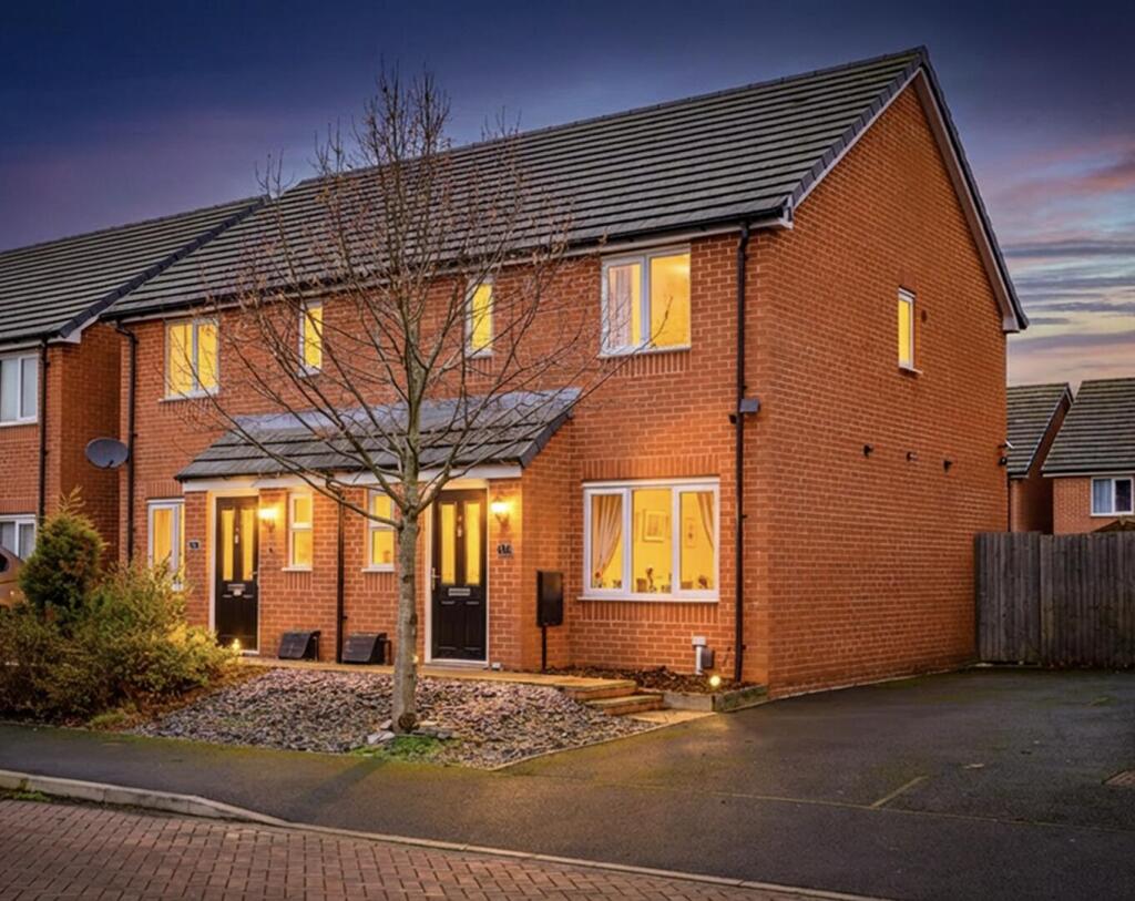 3-bed semi-detached on Chapman Drive, CV6, £259,995