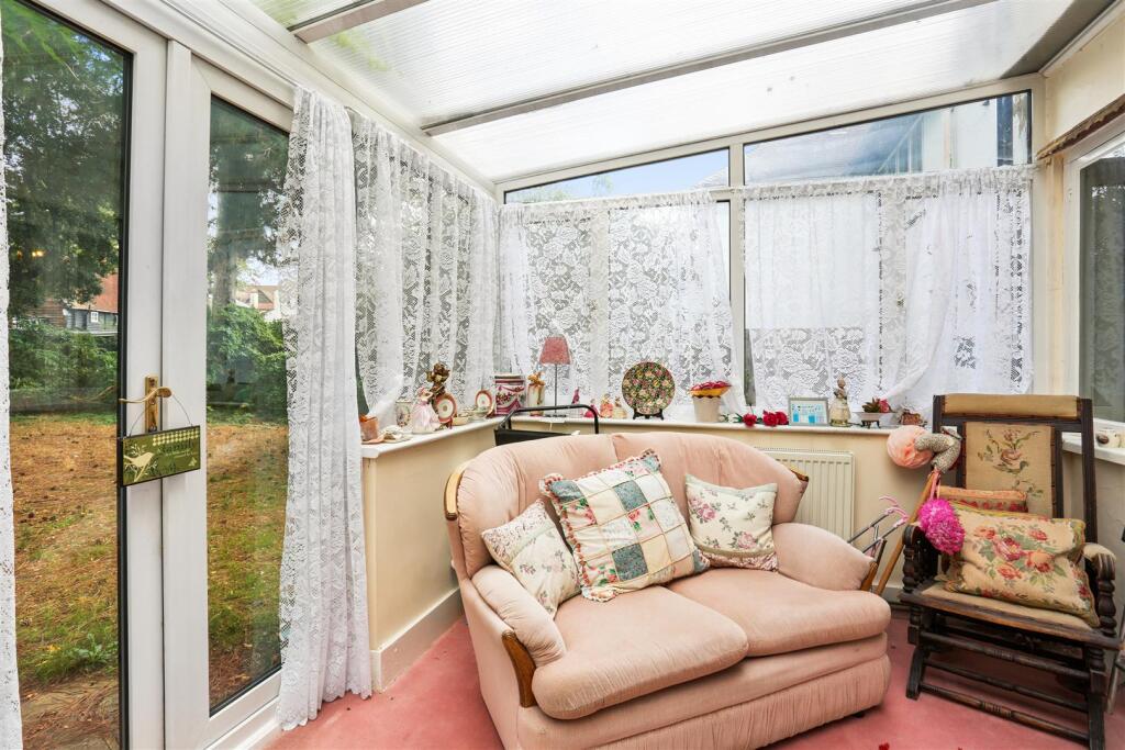 House in Sutton - More