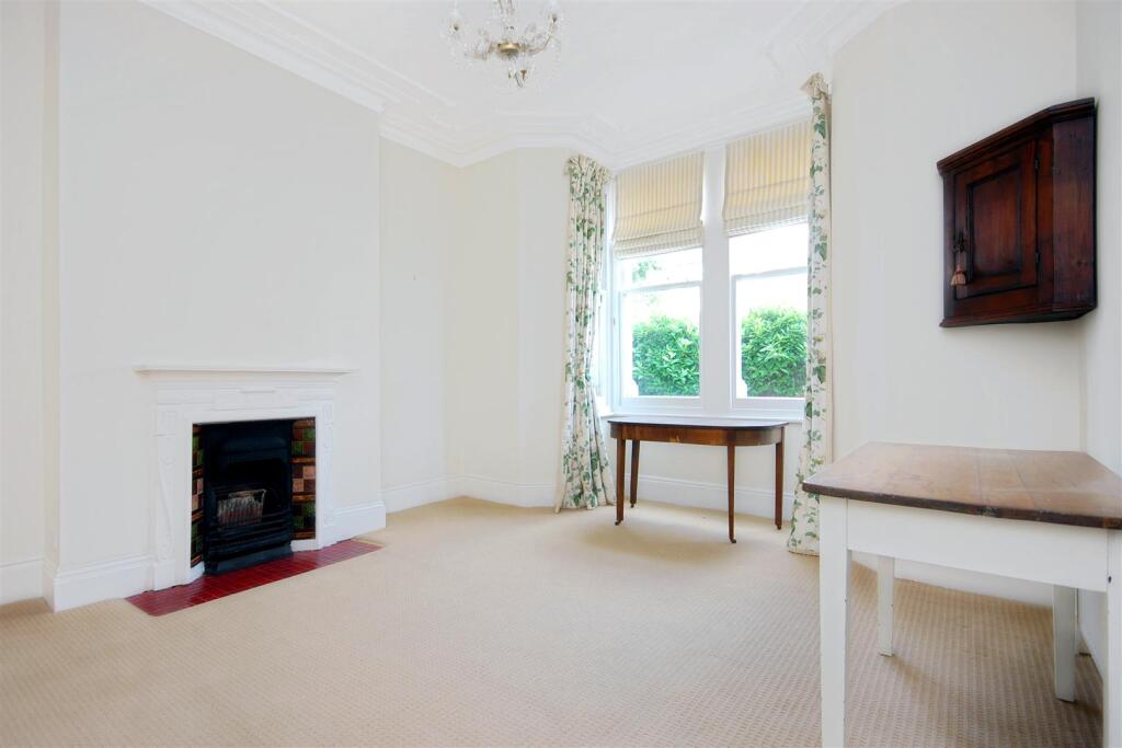 House in London, Brondesbury Park, Queen's Park - More