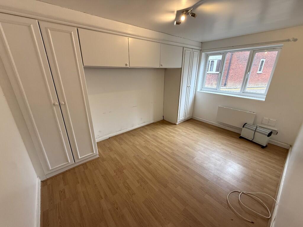 Apartment in Southall - View 4