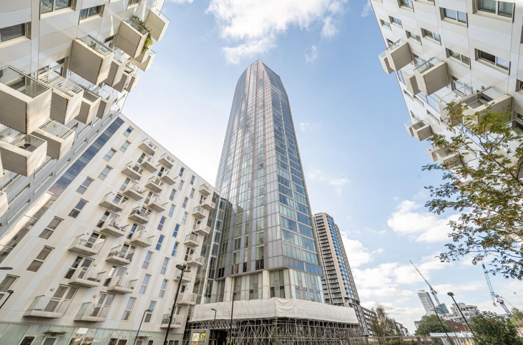 Main image of property: 158 High Street, London, E15