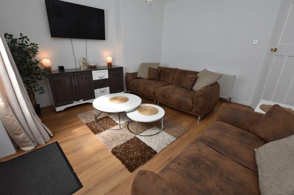 Apartment in Paisley, Renfrewshire - View 3