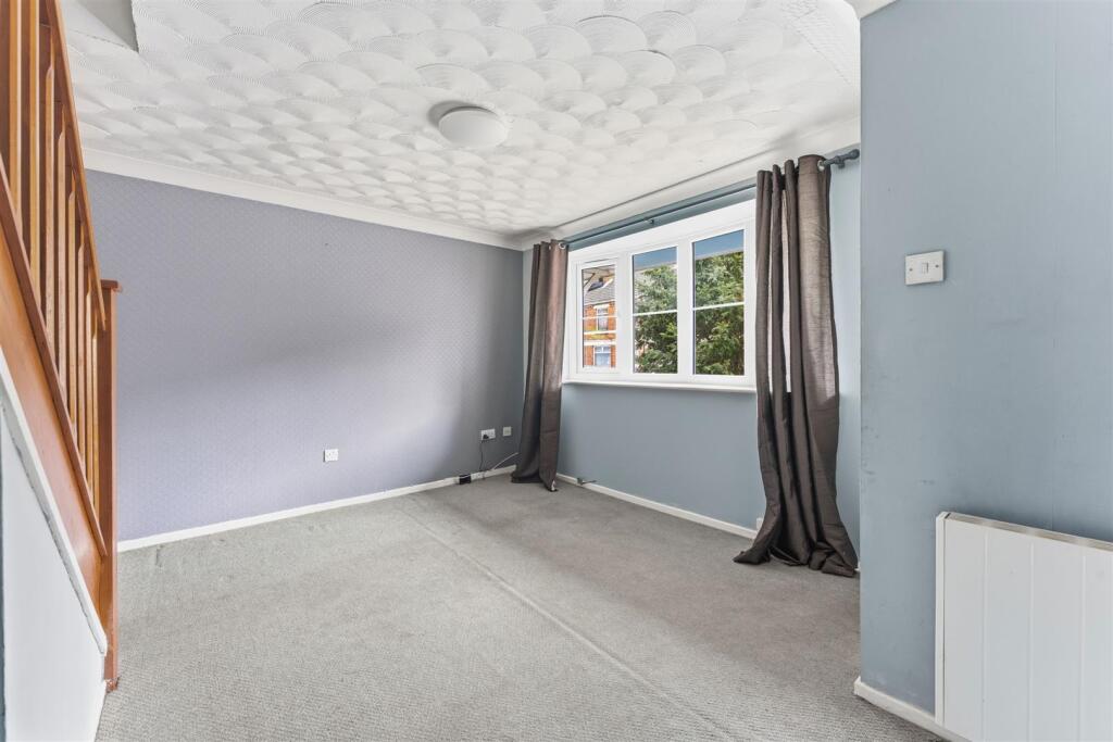 House in Kettering, Avondale - More
