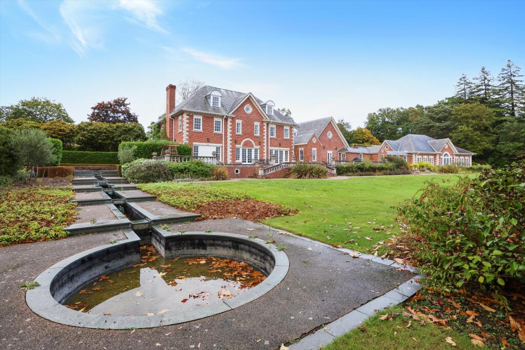 House in Runnymede, Callow Hill - View 2