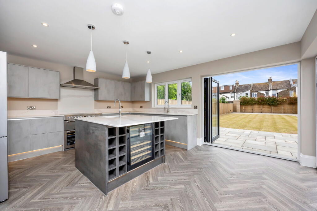 House in Worthing, West Sussex - More