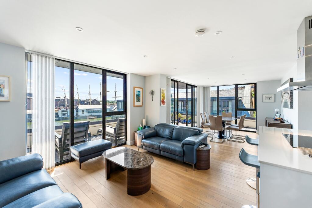 Apartment in Bristol, Canon's Marsh, Spike Island - View 3
