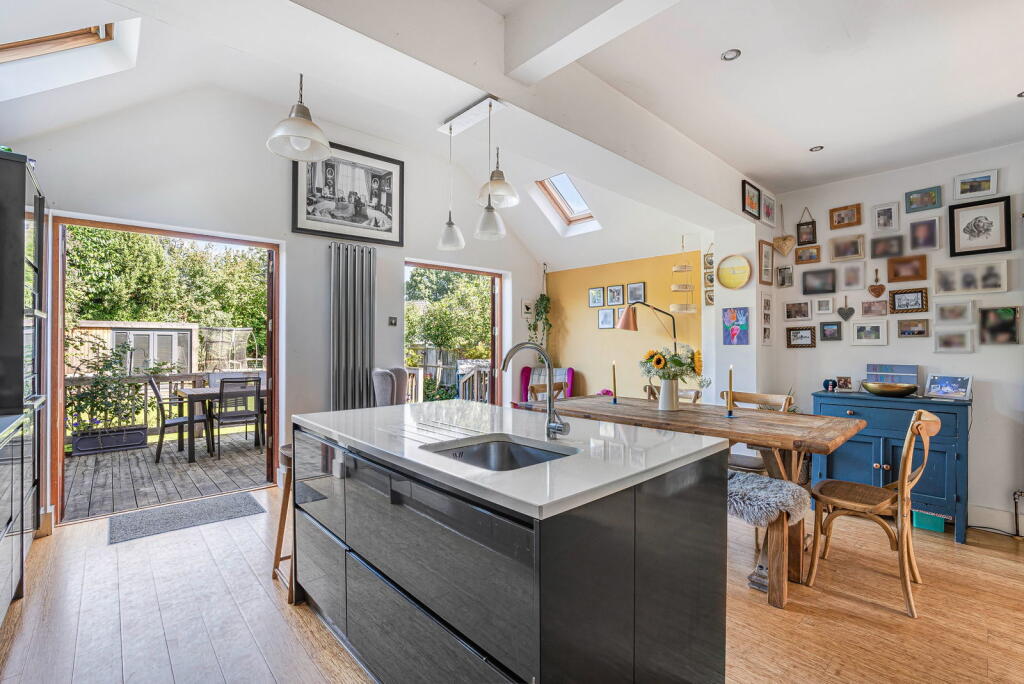 Mount Road, Cranleigh, GU6 7LT photo 4