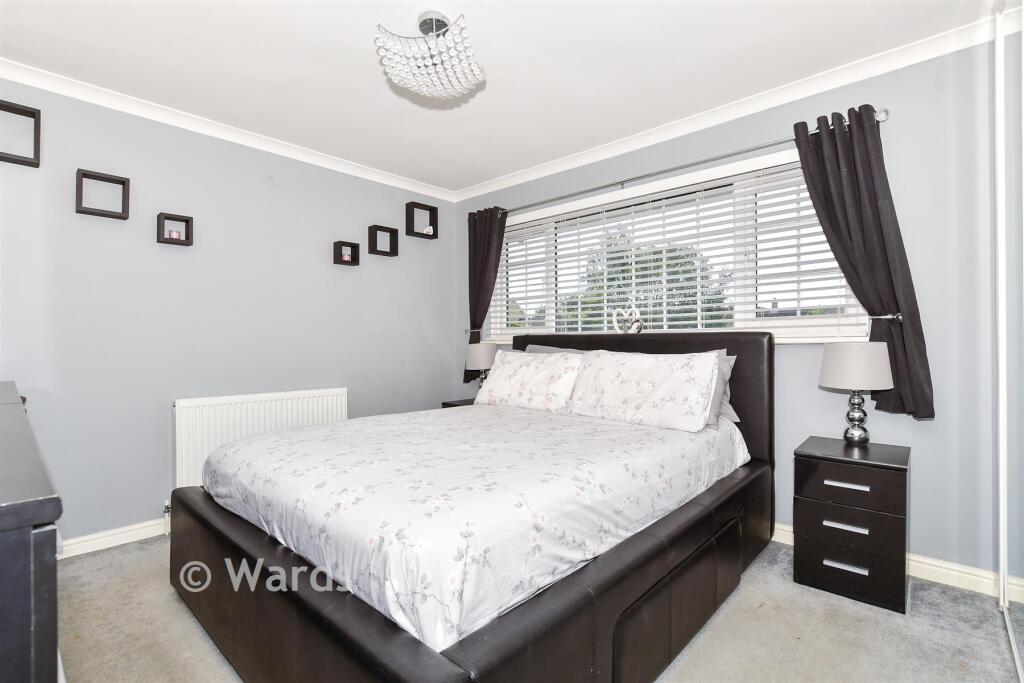 3-bed semi-detached on Bell Meadow, Maidstone, Kent, £400,000