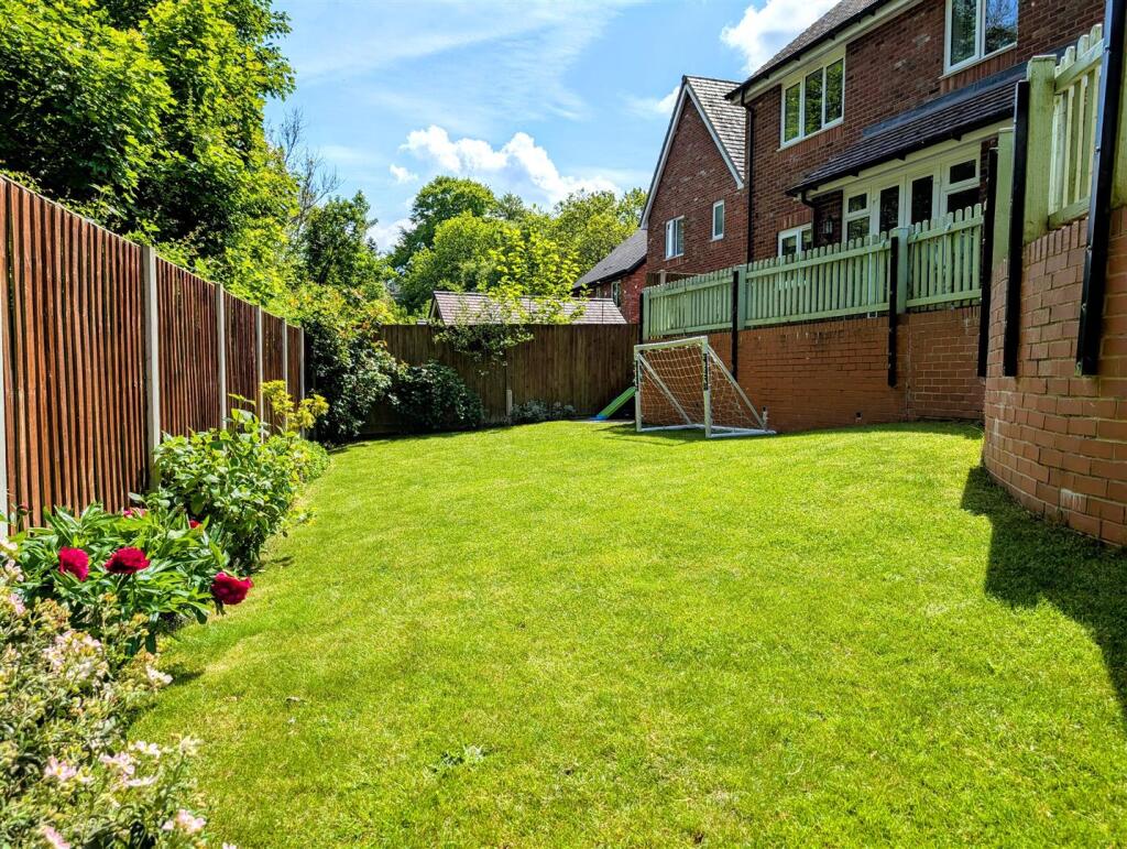 11 Capel Close,  The Mount, Shrewsbury, SY3 8BZ photo 2