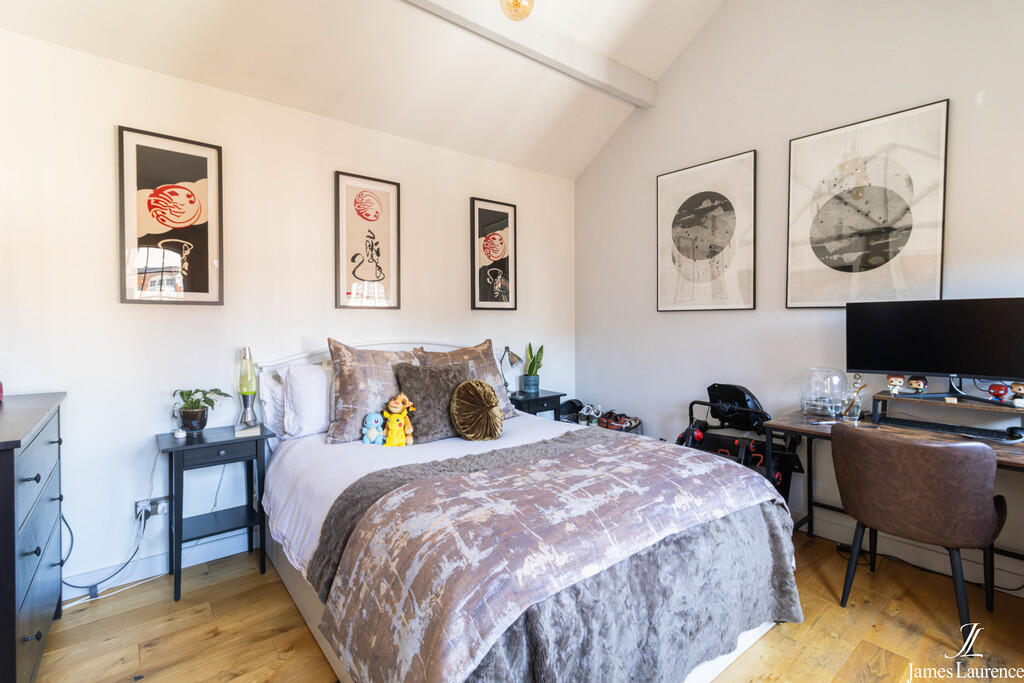 2 bedroom mews property for rent